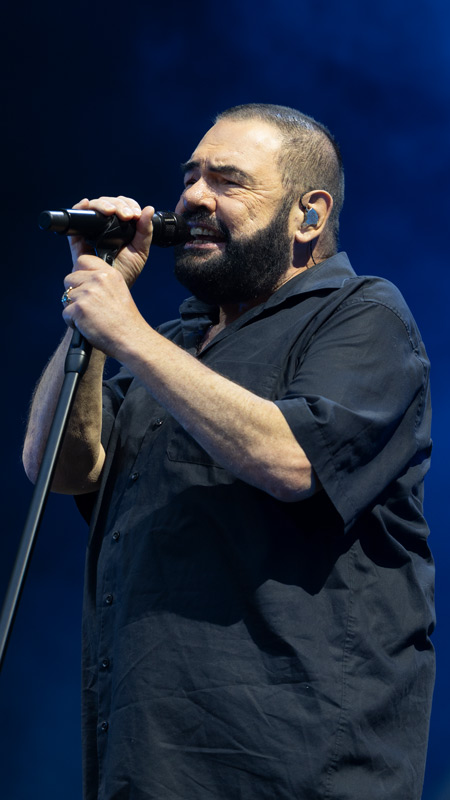Sänger von Alphaville beim Konzert auf dem Festival Schallkultur in Weimar