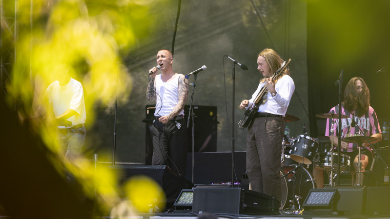 Sänger von Mamoré beim Konzert im Weimarhallenpark