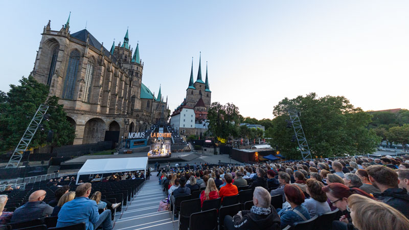 Dramatische Momente im Fokus: La Bohème auf den Domstufen Erfurt